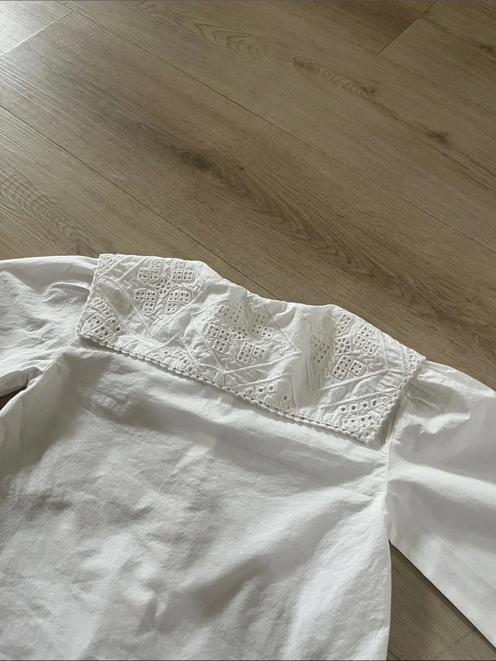 Zara White Button-Front Blouse with Eyelet Collar
